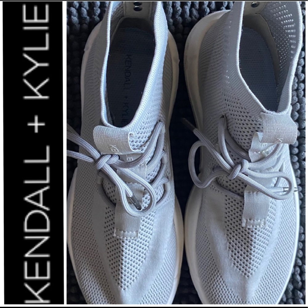 Kendall + Kylie Grey Womens Sneaker